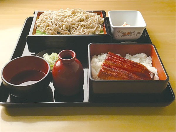 ランチで人気の盛り蕎麦うな丼セットです。